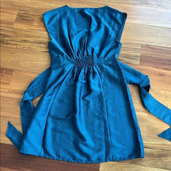 H&M dress - Picture 9 of 10